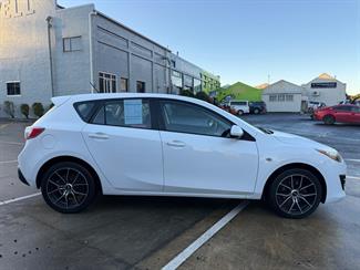 2011 Mazda Mazda3 - Thumbnail